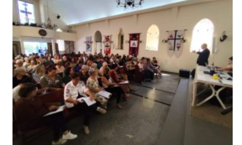 Professores aposentados se reuniram para reinvidicações