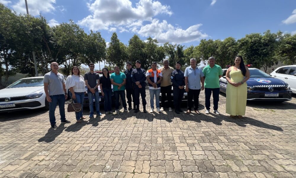 Prefeito de Ubá entrega novos veículos e anuncia Cinturão Eletrônico