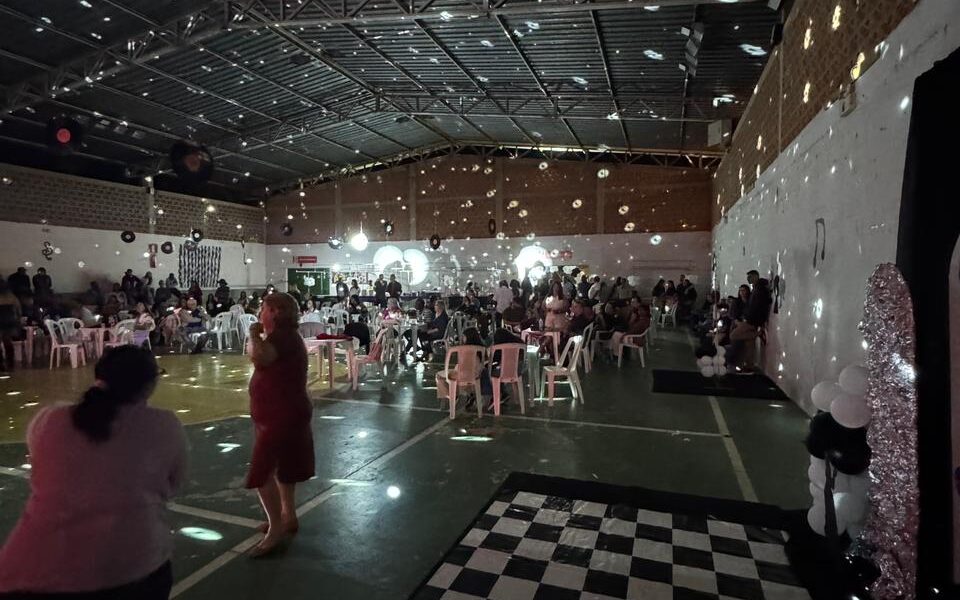 Noite do Vinil agitou Ubá