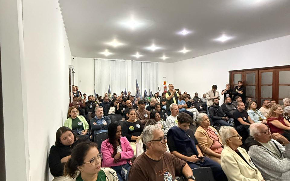 Dr. Flávio conversa com noroestinos